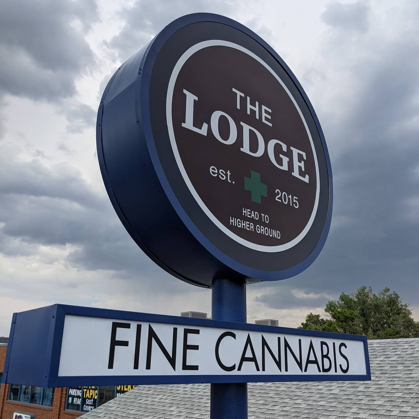 A pole sign we built and installed for @reflectionsigns.
#profabsigns #coloradosigncompany #buildingourlegacy #smallbusiness #signfabrication #signinstallation #makermatt #familybusiness #makersgonnamake