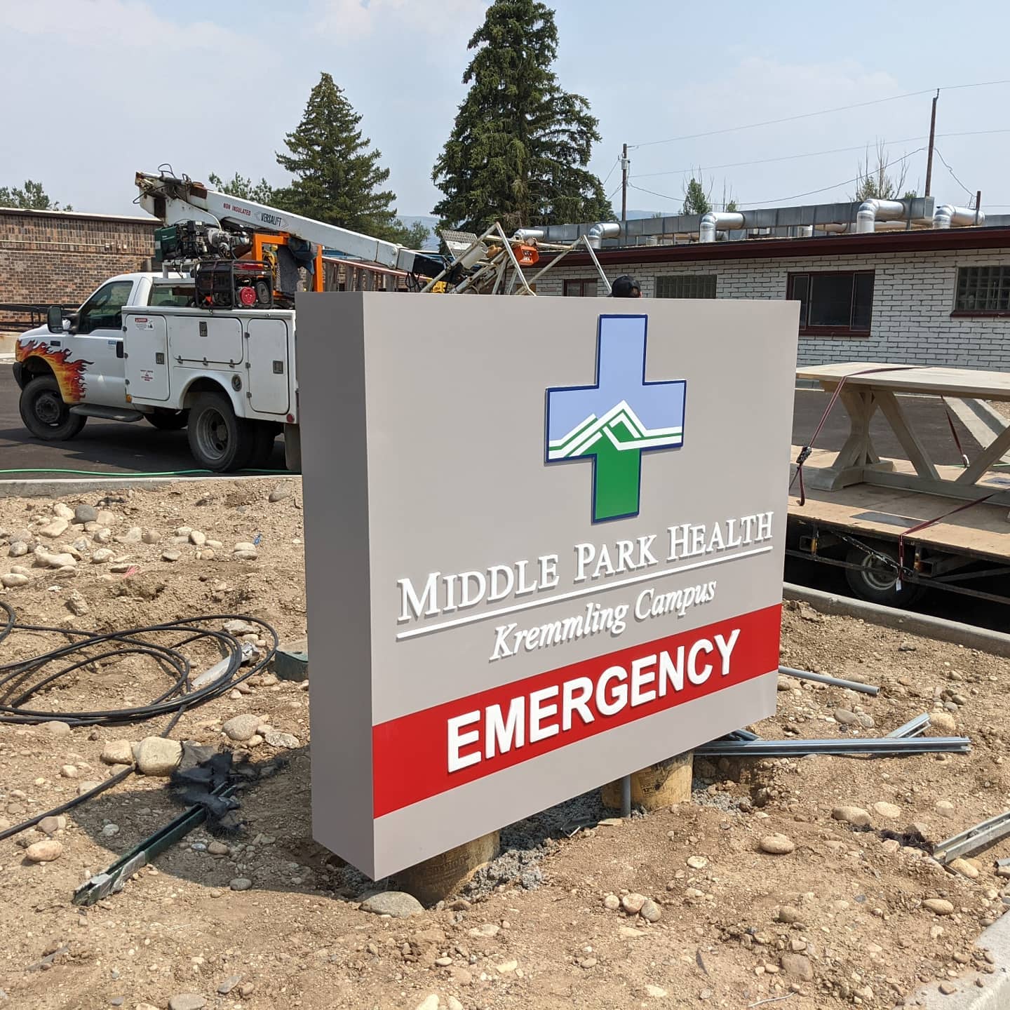 New signs for Middle Park Health in Kremmling we did for @reflectionsigns.
#profabsigns #coloradosigncompany #buildingourlegacy #smallbusiness #signfabrication #signinstallation #makermatt #familybusiness #makersgonnamake