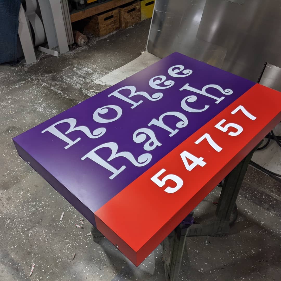 Small light3d box we built for @tntsign.
#profabsigns #coloradosigncompany #buildingourlegacy #smallbusiness #signfabrication #signinstallation #makermatt #familybusiness #makersgonnamake