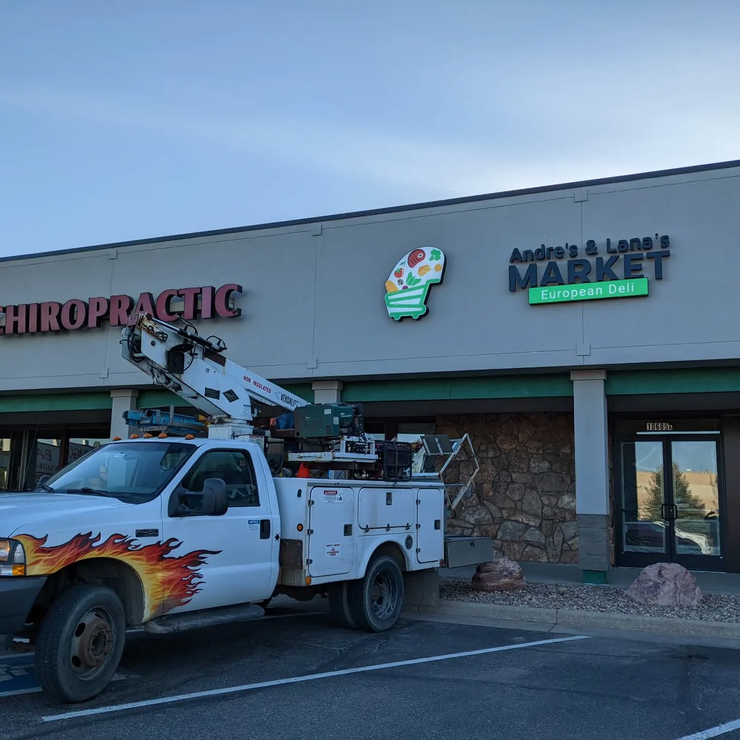 New sign we built for Fusion Sign.
The logos are front lit and the letters are rear lit.
#bartonsignfab #coloradosigncompany #buildingourlegacy #smallbusiness #signfabrication #signinstallation #makermatt #familybusiness #makersgonnamake