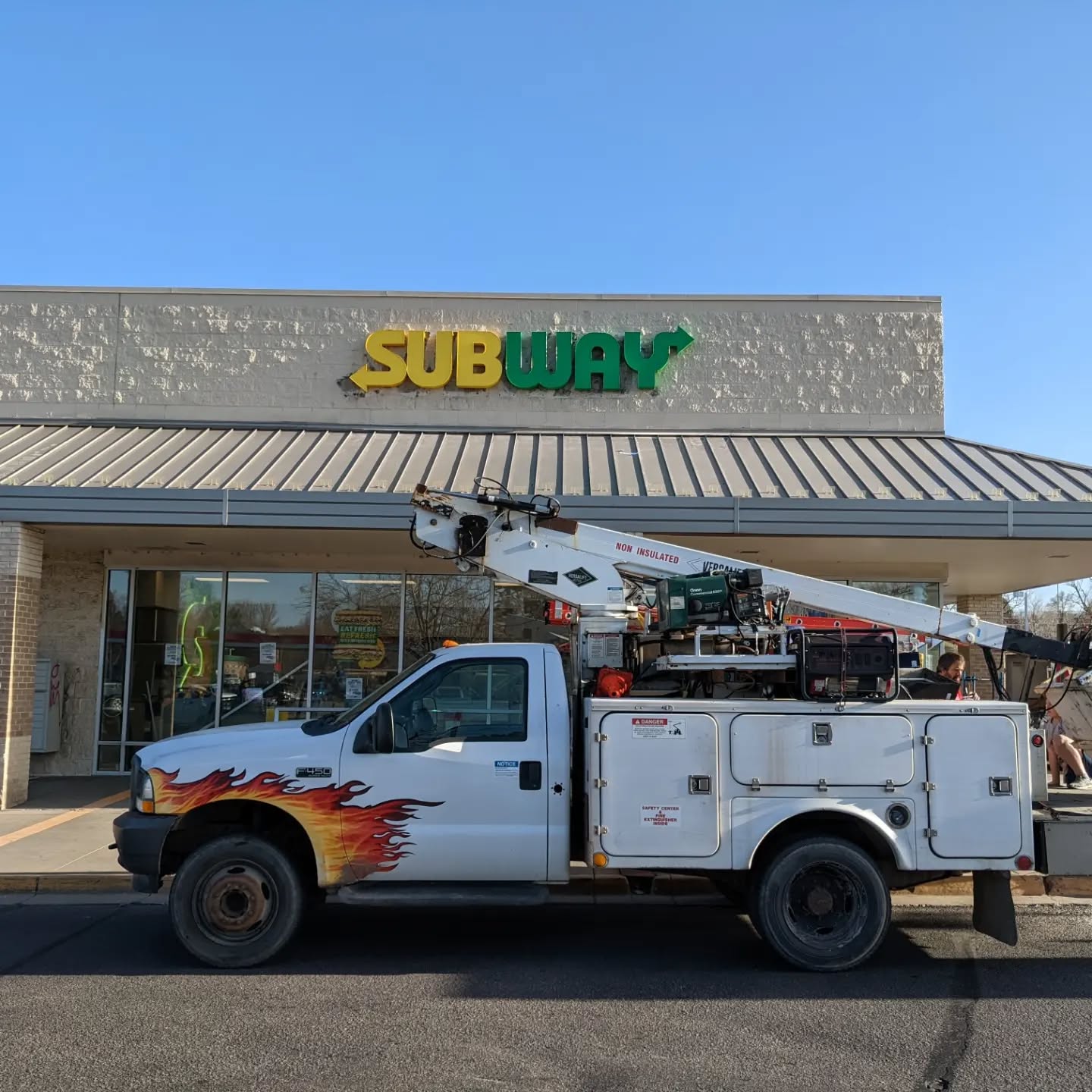 We did some more Subway signs.
#bartonsignfab #coloradosigncompany #buildingourlegacy #smallbusiness #signfabrication #signinstallation #makermatt #familybusiness #makersgonnamake