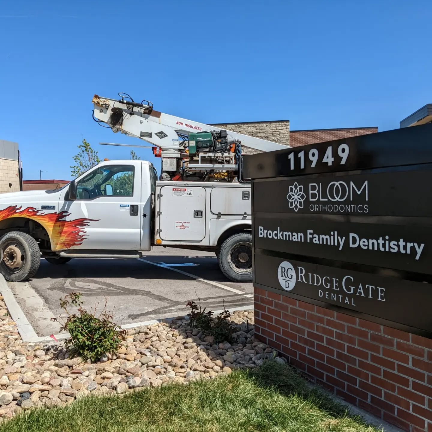 A monument sign we built for @reflectionsigns.
#bartonsignfab #coloradosigncompany #buildingourlegacy #smallbusiness #signfabrication #signinstallation #makermatt #familybusiness #makersgonnamake