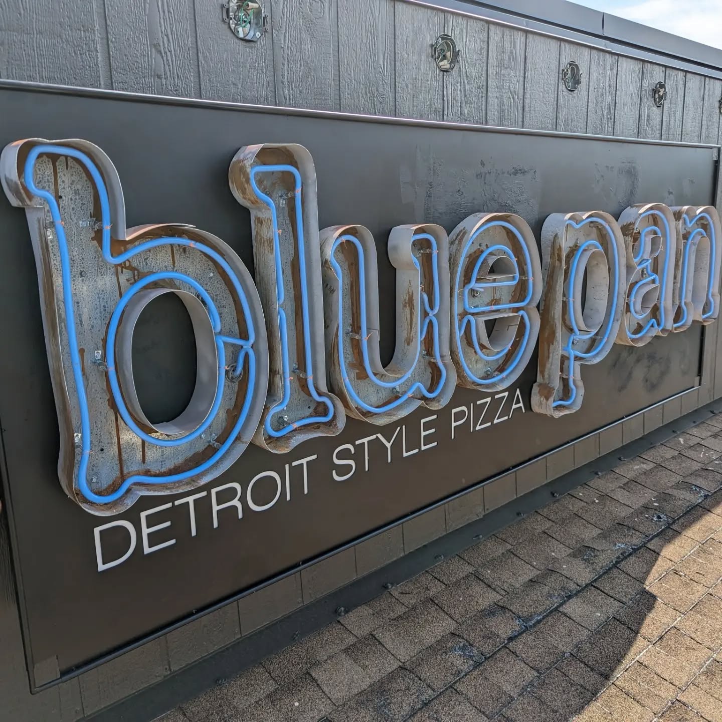 Neon sign for Blue Pan Pizza. Built for Signarama. @morrysneon used neo blue neon to make it look blue during the day. We used @modernmastersinc rust paint to get the weathered look.
#bartonsignfab #coloradosigncompany #buildingourlegacy #smallbusiness #signfabrication #signinstallation #makermatt #familybusiness #makersgonnamake