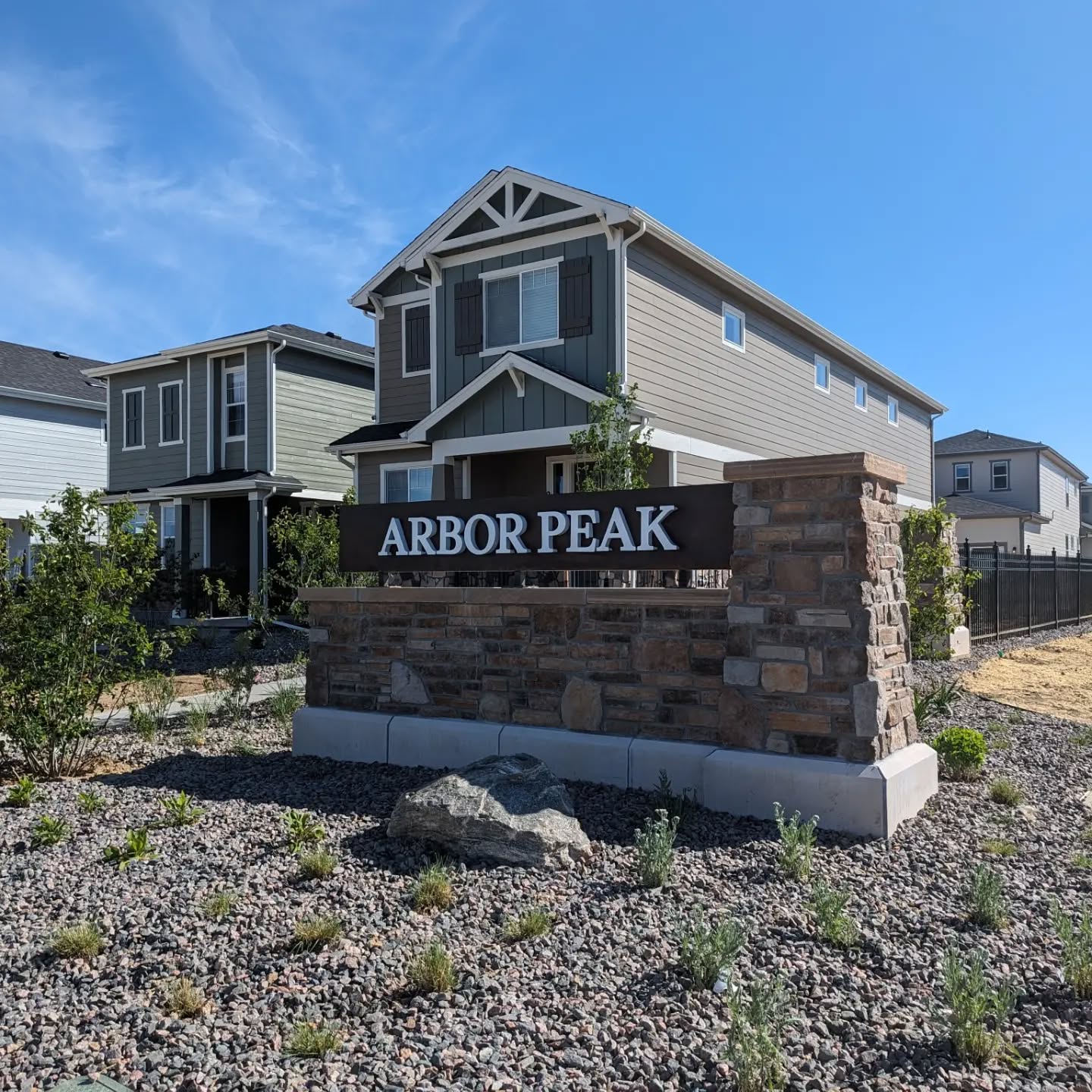 Aluminum sign with @modernmastersinc rust paint.
#bartonsignfab #coloradosigncompany #buildingourlegacy #smallbusiness #signfabrication #signinstallation #makermatt #familybusiness #makersgonnamake #laserwelder