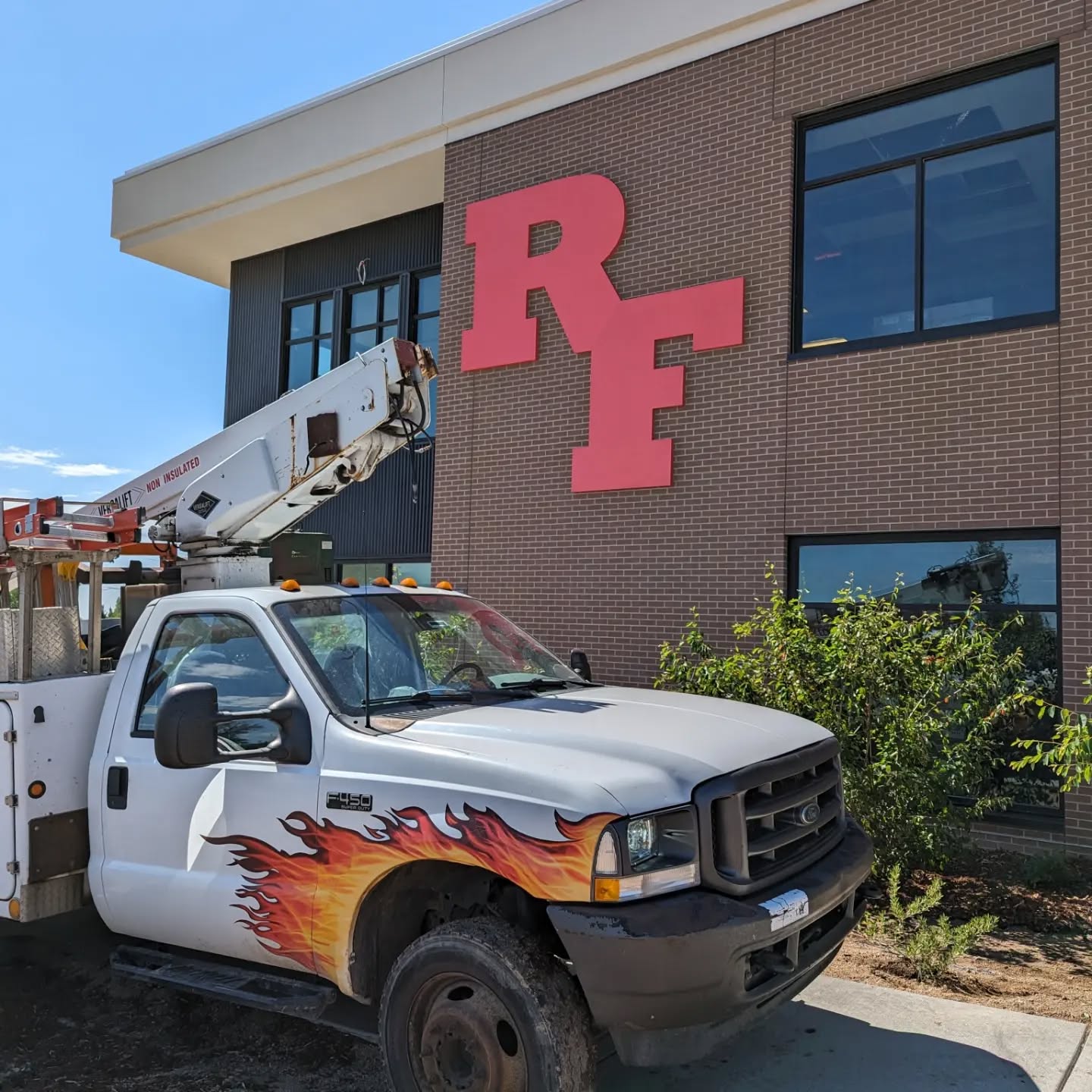 Dimensional signs for Rocky Ford School District.
#bartonsignfab #coloradosigncompany #buildingourlegacy #smallbusiness #signfabrication #signinstallation #makermatt #familybusiness #makersgonnamake #laserwelder