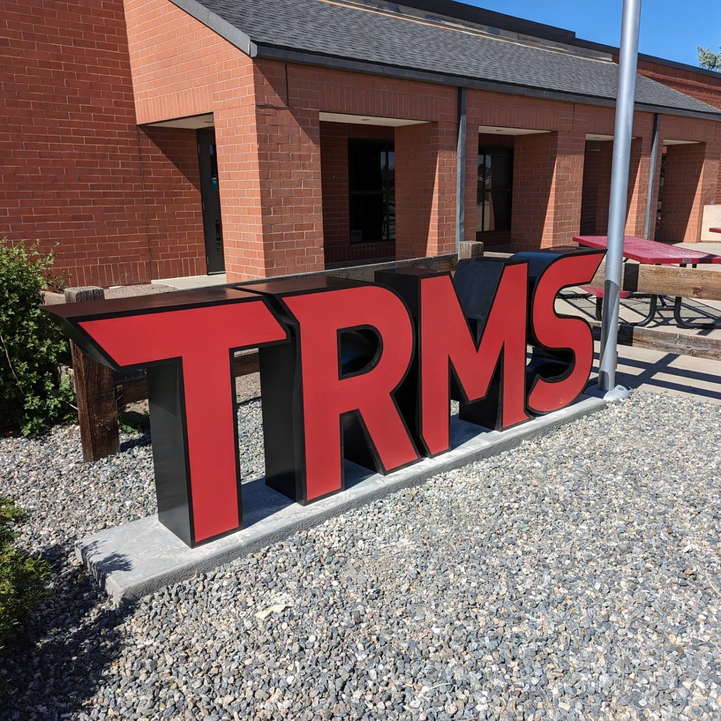 Fabricated aluminum letters we built for @fastsignsdtc
#bartonsignfab #coloradosigncompany #buildingourlegacy #smallbusiness #signfabrication #signinstallation #makermatt #familybusiness #makersgonnamake #laserwelder