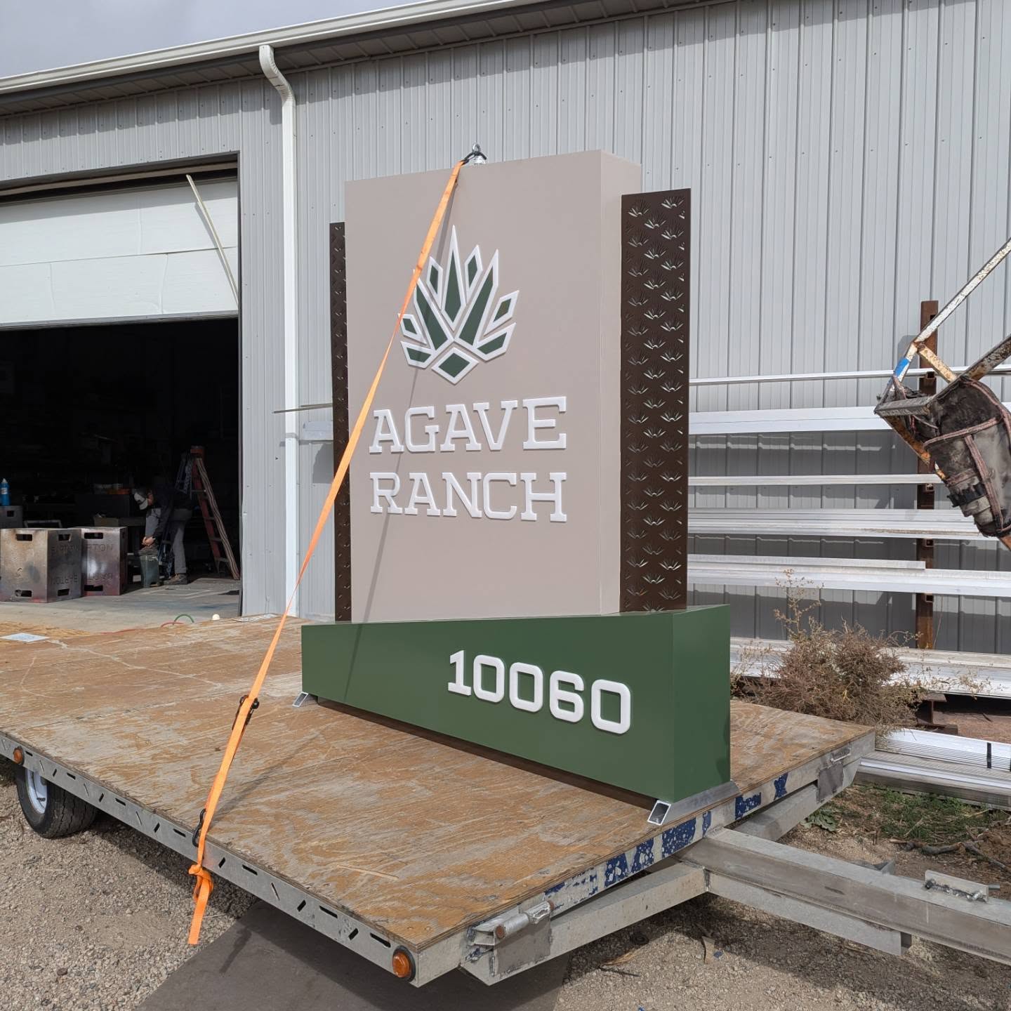 Lighted monument sign we did for @fastsignsdtc.
#bartonsignfab #coloradosigncompany #buildingourlegacy #smallbusiness #signfabrication #signinstallation #makermatt #familybusiness #ledsign #matthewspaint #makersgonnamake #laserwelder