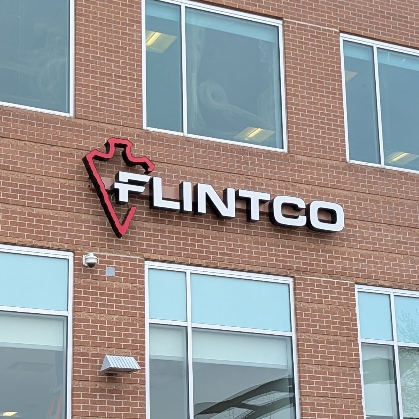 New sign for Flintco made for @fastsignsdtc
#bartonsignfab #coloradosigncompany #buildingourlegacy #smallbusiness #signfabrication #signinstallation #makermatt #familybusiness #ledsign #matthewspaint #makersgonnamake #laserwelder