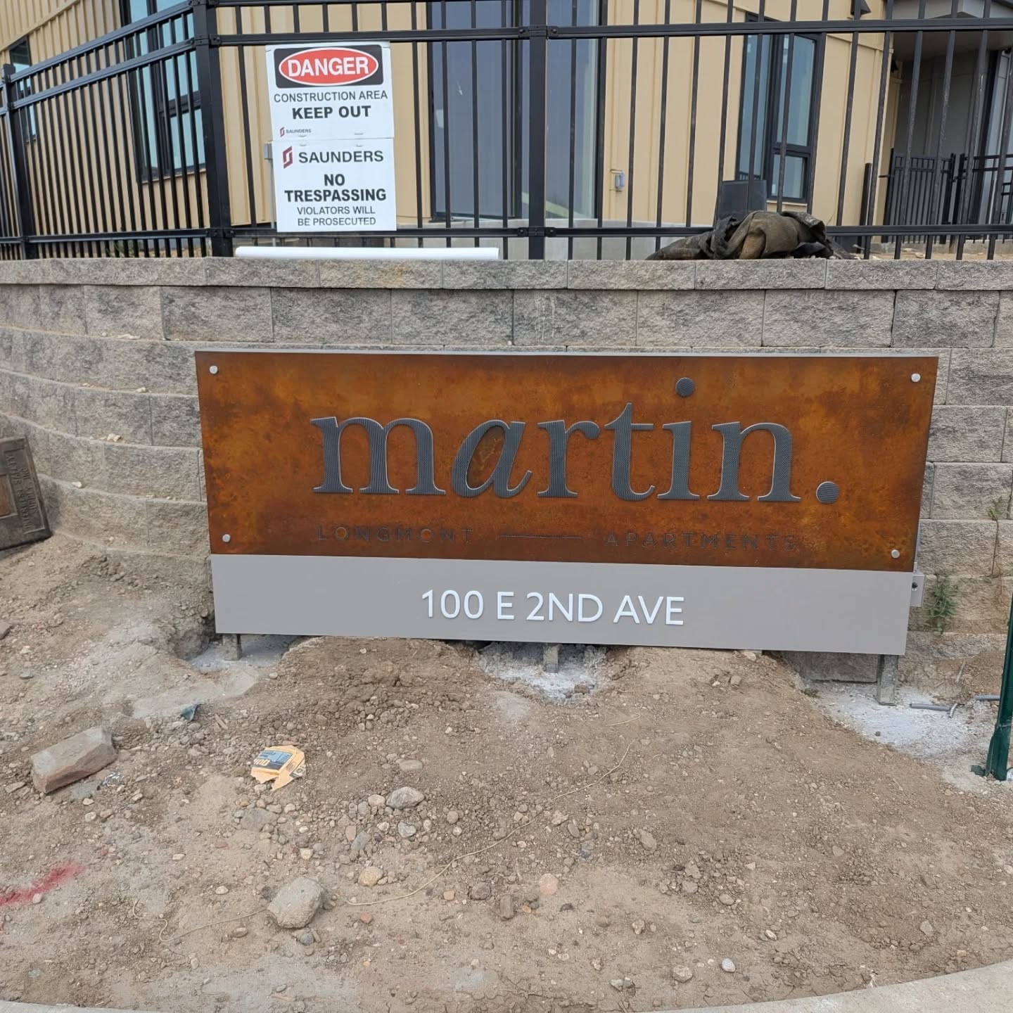Lighted signs for Martin in Longmont for @fastsignslongmont. @modernmastersinc rust paint and Matthews paint everywhere else. Push-thru acrylic with black perforated vinyl for black during the day and white at night.
#bartonsignfab #coloradosigncompany #buildingourlegacy #smallbusiness #signfabrication #signinstallation #makermatt #familybusiness #ledsign #matthewspaint #makersgonnamake #laserwelder